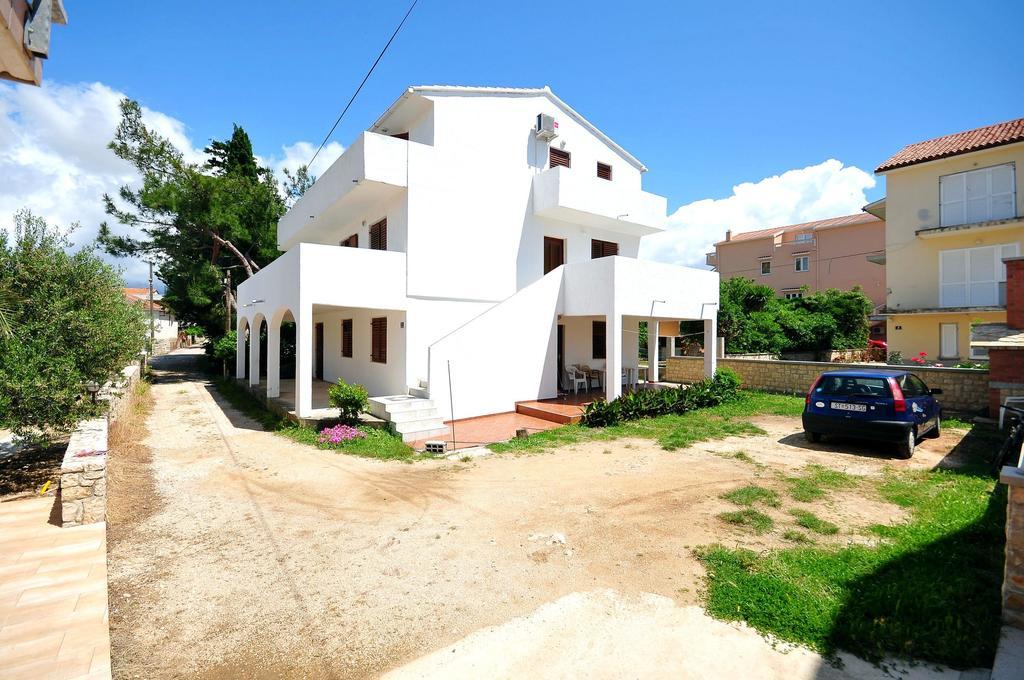 Apartments Renato Новаля Екстериор снимка