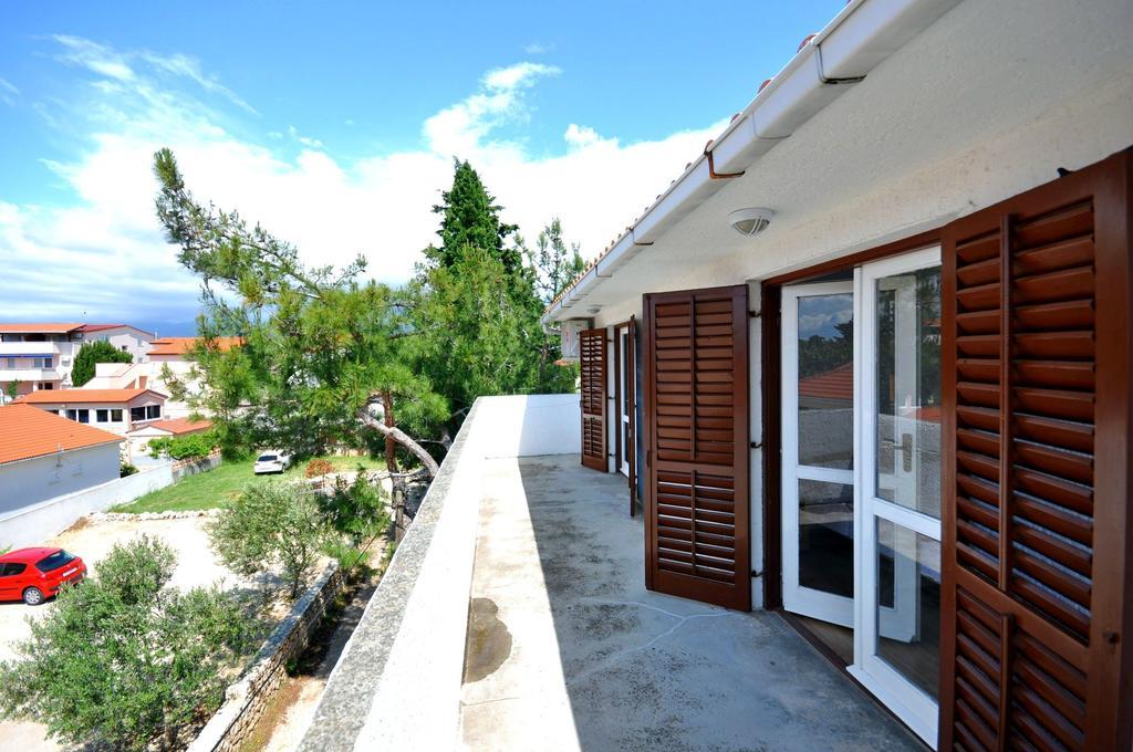 Apartments Renato Новаля Екстериор снимка