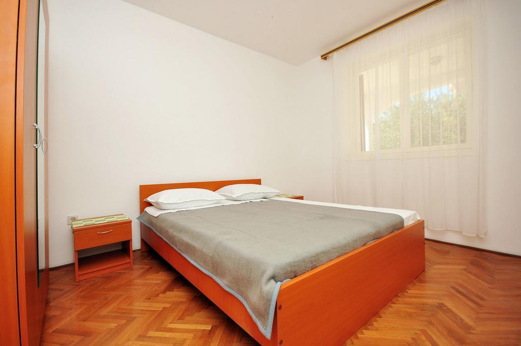 Apartments Renato Новаля Екстериор снимка